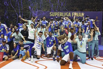 Imagem ilustrativa da imagem Cruzeiro se impõe na decisão contra o Campinas e leva sua décima Superliga