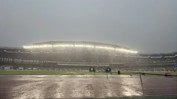 Imagem ilustrativa da imagem Dilúvio em Belém atrasa início de jogo entre Remo e Palmeiras