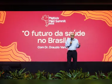 Flávio Nogueira, diretor da LS Nogueira, apresenta maquete da usina de oxigênio que será instalada no Hospital
Apóstolo Pedro em Mimoso do Sul