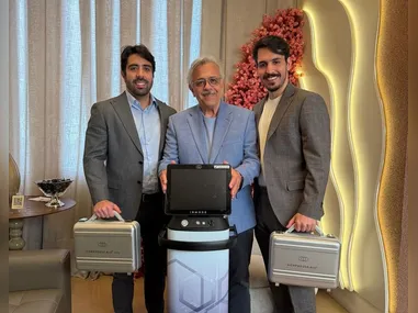 Flávio Nogueira, diretor da LS Nogueira, apresenta maquete da usina de oxigênio que será instalada no Hospital
Apóstolo Pedro em Mimoso do Sul