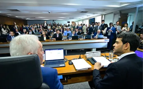
          Imagem ilustrativa da imagem CCJ aprova Jorge Messias para o STF por 16 votos a 11 após sabatina
          