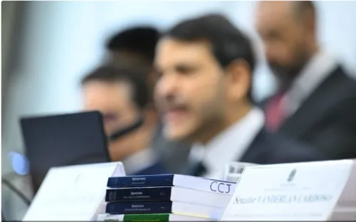 
          Imagem ilustrativa da imagem CCJ aprova Jorge Messias para o STF por 16 votos a 11 após sabatina
          