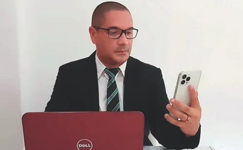 
          Imagem ilustrativa da imagem Advogado cai em golpe após bandidos clonarem voz de gerente de banco
          
