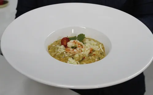 
          Imagem ilustrativa da imagem Aprenda a fazer um Risoto de camarão para o Dia das Mães
          