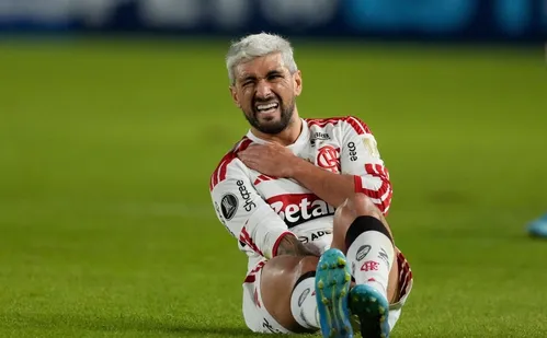 
          Imagem ilustrativa da imagem Arrascaeta vai passar por cirurgia após fraturar clavícula em jogo da Libertadores
          