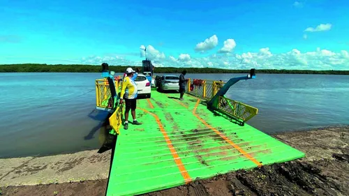 
          Imagem ilustrativa da imagem Balsa entre Guriri e Conceição da Barra volta a operar no Norte do ES
          