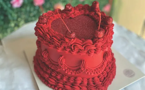 
          Imagem ilustrativa da imagem Bolos inspirados nos anos 80 de volta à moda
          