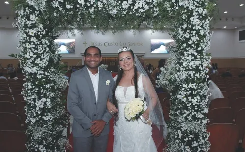 
          Imagem ilustrativa da imagem Chance de nova história após casamento coletivo
          