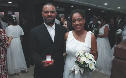 
          Imagem ilustrativa da imagem Chance de nova história após casamento coletivo
          