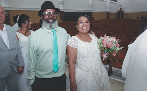 
          Imagem ilustrativa da imagem Chance de nova história após casamento coletivo
          