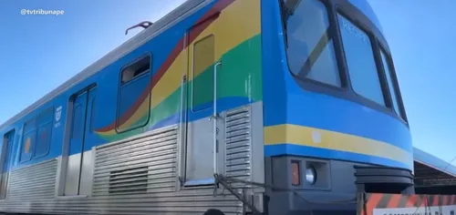 
          Imagem ilustrativa da imagem Chega ao Recife primeiro trem usado comprado de Belo Horizonte para reforçar metrô
          