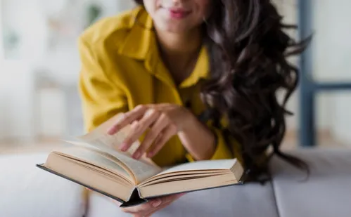 
          Imagem ilustrativa da imagem Consumo de livros aumenta e mulheres são campeãs de leitura
          