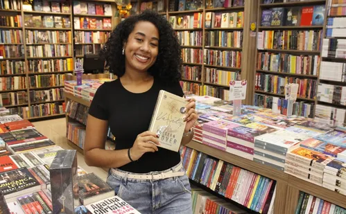 
          Imagem ilustrativa da imagem Consumo de livros aumenta e mulheres são campeãs de leitura
          