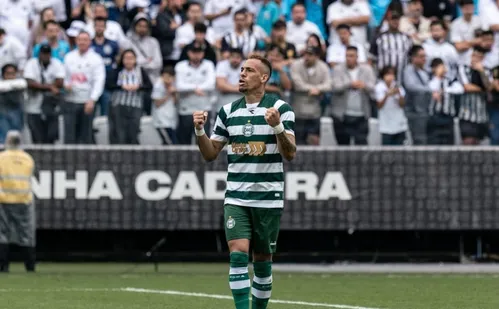 
          Imagem ilustrativa da imagem Coritiba bate Santos em polêmica com Neymar e brilho de Breno Lopes
          