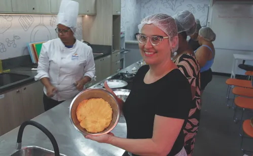 
          Imagem ilustrativa da imagem Veja como se inscrever em cursos gratuitos para fazer pães, bolos e marmita fit
          