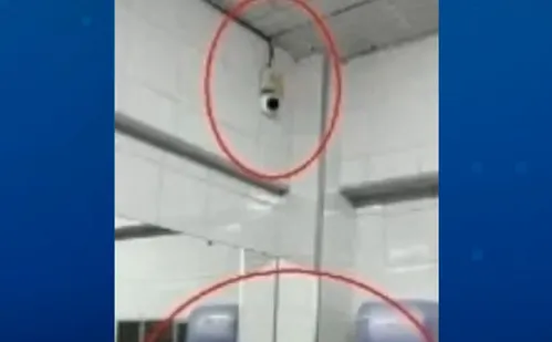 
          Imagem ilustrativa da imagem Diretora de escola do ES é afastada após câmeras serem instaladas em banheiros
          