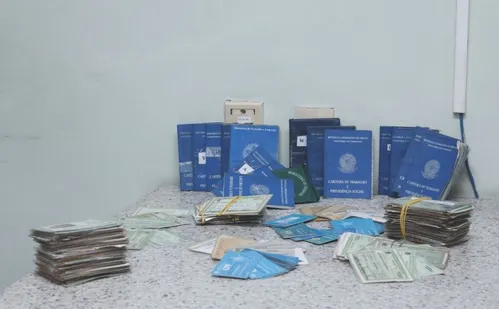 
          Imagem ilustrativa da imagem Documentos, roupas e violão: a lista de itens deixados para trás em Vitória
          
