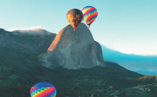 
          Imagem ilustrativa da imagem Espetáculo com cinco balões no céu de Pedra Azul
          