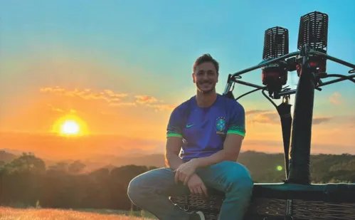 
          Imagem ilustrativa da imagem Espetáculo com cinco balões no céu de Pedra Azul
          