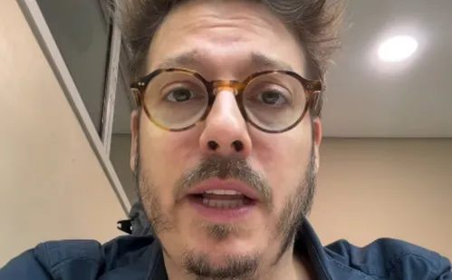 
          Imagem ilustrativa da imagem Fabio Porchat cancela shows após acidente em teatro; técnica fica ferida
          
