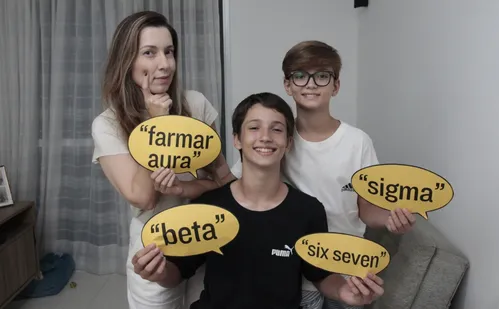 
          Imagem ilustrativa da imagem "Farmar aura" e "six seven": pais ficam "perdidos" com gírias da nova geração
          