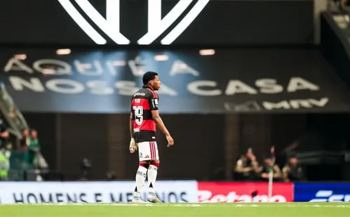 
          Imagem ilustrativa da imagem Flamengo passeia com direito a golaço de Plata e amplia crise no Atlético-MG
          