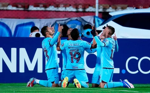 
          Imagem ilustrativa da imagem Flu sofre com brasileiro, perde para Bolívar e se complica na Libertadores
          