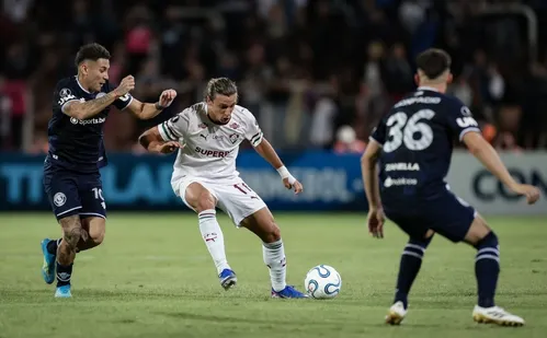 
          Imagem ilustrativa da imagem Fluminense sofre pelo alto, mas arranca empate no fim e sobrevive na Libertadores
          