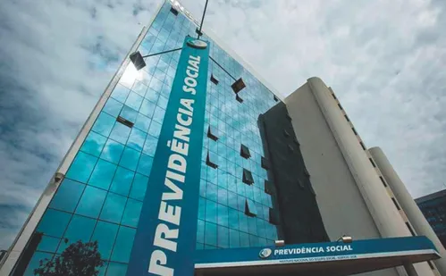 
          Imagem ilustrativa da imagem Governo reduz limite de valor para aposentado pegar empréstimos
          
