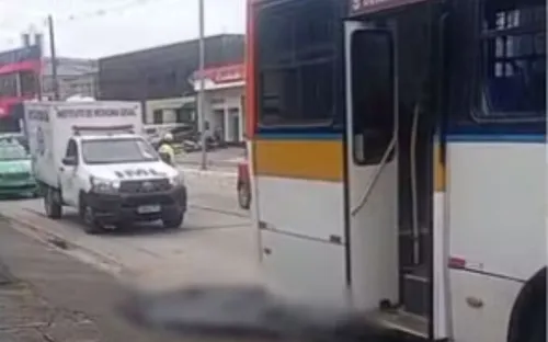 
          Imagem ilustrativa da imagem Idosa morre após cair sob rodas de ônibus na Avenida Norte, na Encruzilhada
          