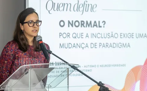 
          Imagem ilustrativa da imagem “Inclusão não é adaptar pessoas autistas a um padrão”, diz psicóloga
          