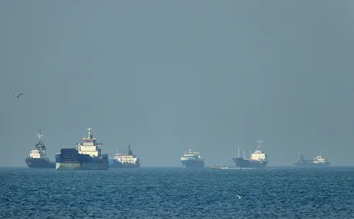 
          Imagem ilustrativa da imagem Irã anuncia que Estreito de Hormuz está liberado para navegação 'segura'
          