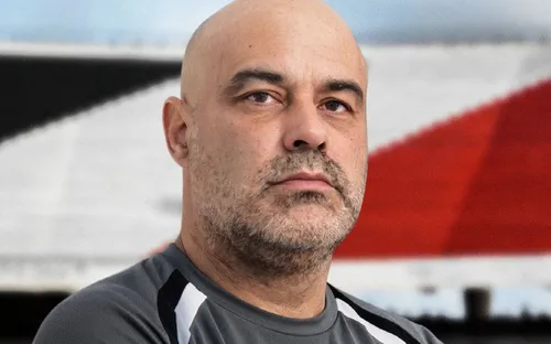 
          Imagem ilustrativa da imagem Líder da Série C assume o Santa Cruz: Cristian de Souza é o novo técnico
          