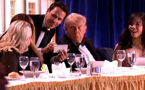 
          Imagem ilustrativa da imagem Líderes mundiais condenam disparo de tiros em jantar com Trump nos EUA
          