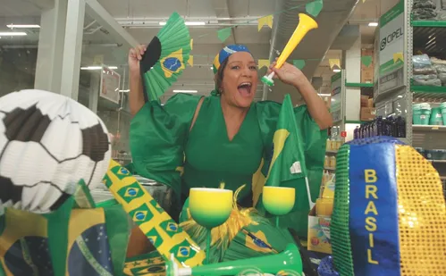 
          Imagem ilustrativa da imagem Lojas apostam em enfeites para torcer pelo Brasil na Copa
          