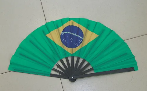 
          Imagem ilustrativa da imagem Lojas apostam em enfeites para torcer pelo Brasil na Copa
          