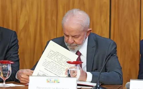 
          Imagem ilustrativa da imagem Lula veta lei que reconhece estágio como experiência profissional
          