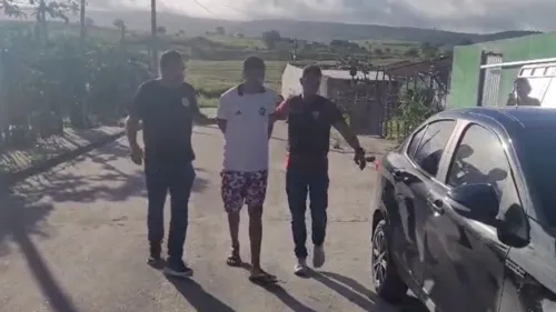 
          Imagem ilustrativa da imagem MC Caso é preso em Bezerros suspeito de homicídio e roubo
          