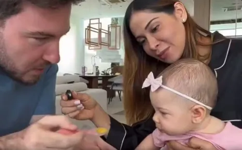 
          Imagem ilustrativa da imagem Maíra Cardi pede orações para filha de 6 meses; saiba o que Eloah tem
          