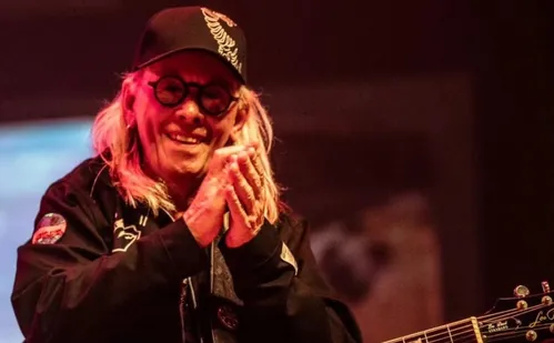 
          Imagem ilustrativa da imagem Morre Luiz Carlini, guitarrista parceiro de Rita Lee, aos 73 anos
          