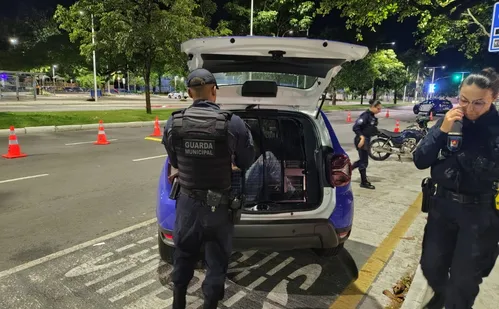 
          Imagem ilustrativa da imagem Motociclista é preso dirigindo embriagado e sem Carteira de Habilitação
          