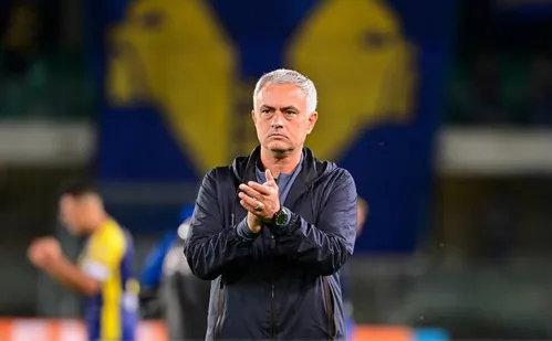 
          Imagem ilustrativa da imagem Mourinho indica favoritos na Copa e diz que 'Brasil com Ancelotti é outro'
          