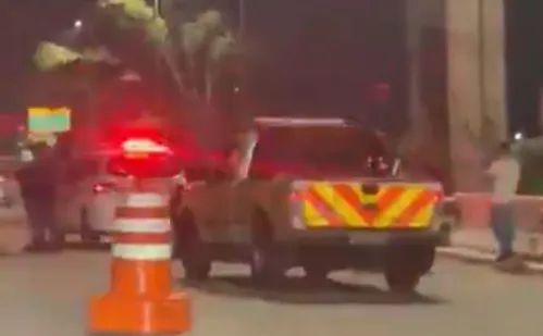 
          Imagem ilustrativa da imagem Mulher morre ao bater moto para fugir de assalto na marginal Pinheiros, em SP
          