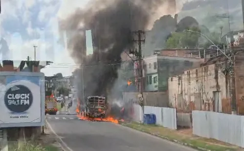 
          Imagem ilustrativa da imagem Ônibus é incendiado após jovem morrer em confronto com a polícia em Vila Velha
          