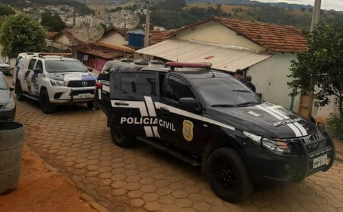 
          Imagem ilustrativa da imagem Operação contra o tráfico de drogas mira 27 suspeitos em Itaguaçu e Cariacica
          