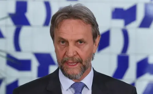
          Imagem ilustrativa da imagem PT vai ao STF contra redução de penas de Bolsonaro, diz líder do partido
          