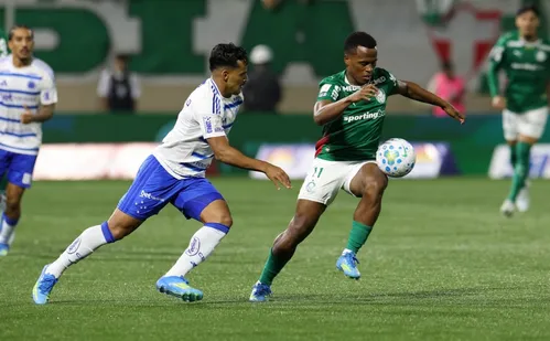 
          Imagem ilustrativa da imagem Palmeiras e Cruzeiro empatam, e Flamengo pode encostar na liderança
          