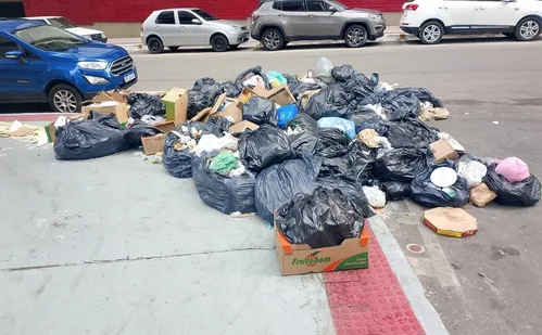 
          Imagem ilustrativa da imagem Paralisação da coleta de lixo deixa ruas tomadas por resíduos em Vila Velha
          