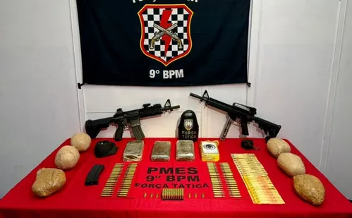 
          Imagem ilustrativa da imagem Polícia apreende fuzil, submetralhadora e drogas enterradas em mata no ES
          
