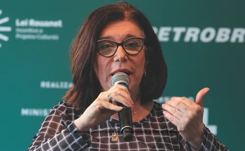 
          Imagem ilustrativa da imagem Preço da gasolina vai subir “já, já”, afirma presidente da Petrobras
          